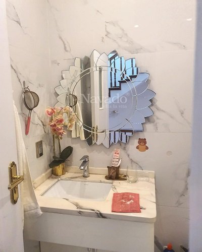 Gương nghệ thuật cao cấp trang trí phòng tắm phôi bỉ
